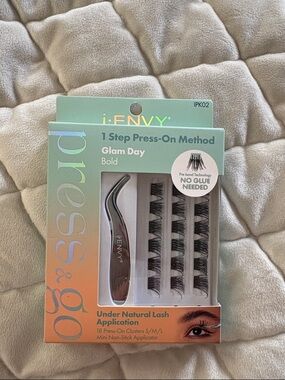 i-envy Glam Day Bold Press-On Lash Clusters – Black